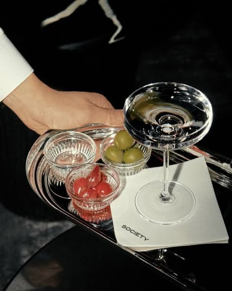 Glassware serving detail